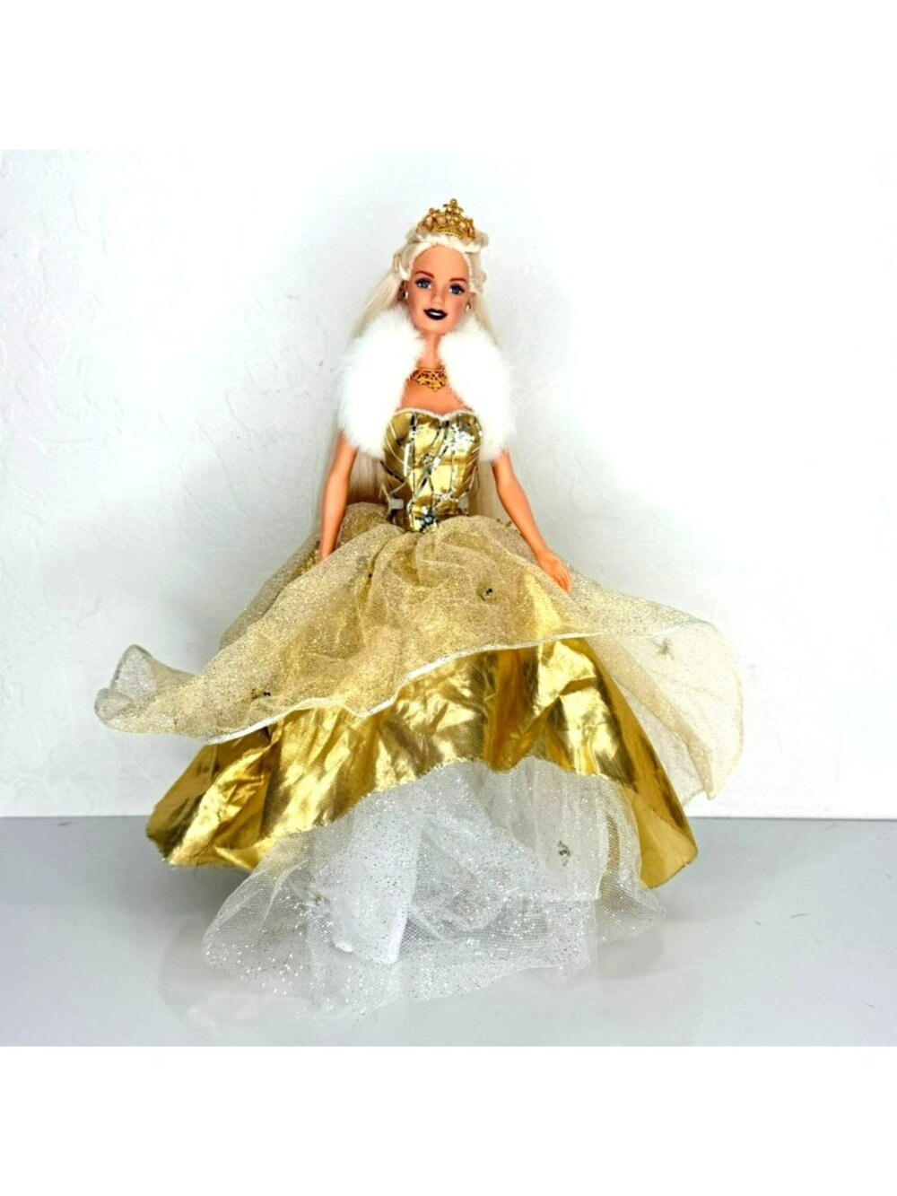 Barbie 2000 Holiday Celebration Special Edition Doll Vintage Glitter Gold Gown
